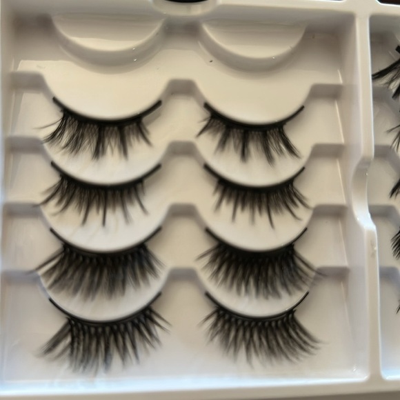 16 SETS MAGNETIC EYELASHES WITH EYELINER - Picture 4 of 11